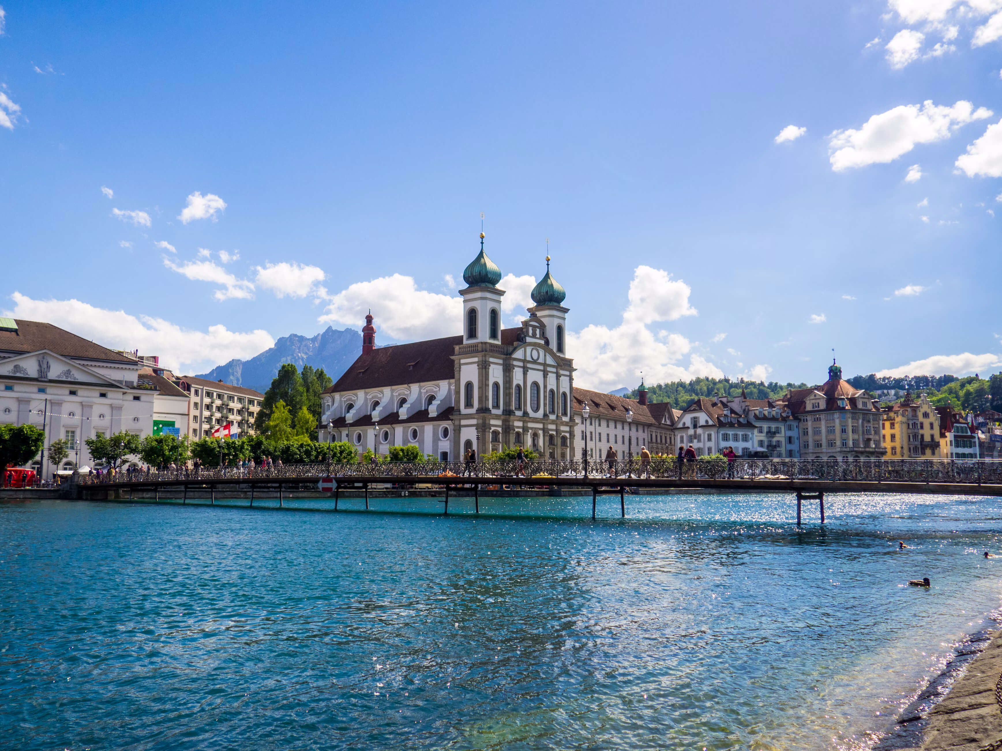 Déménagement à Lucerne avec vue sur le pont de la Chapelle